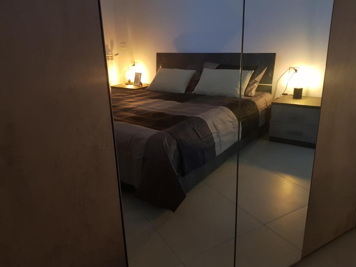What An Up Apartment Milan Bagian luar foto