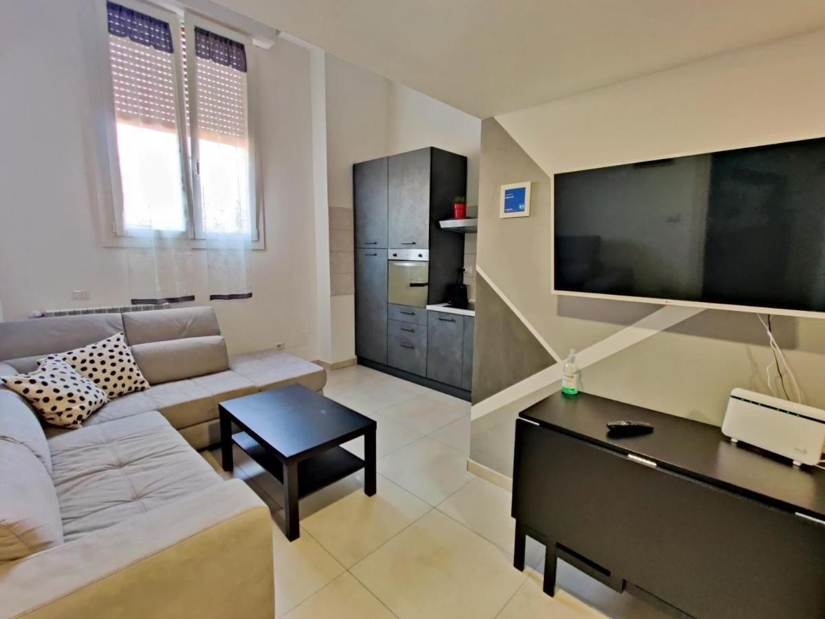 What An Up Apartment Milan Bagian luar foto