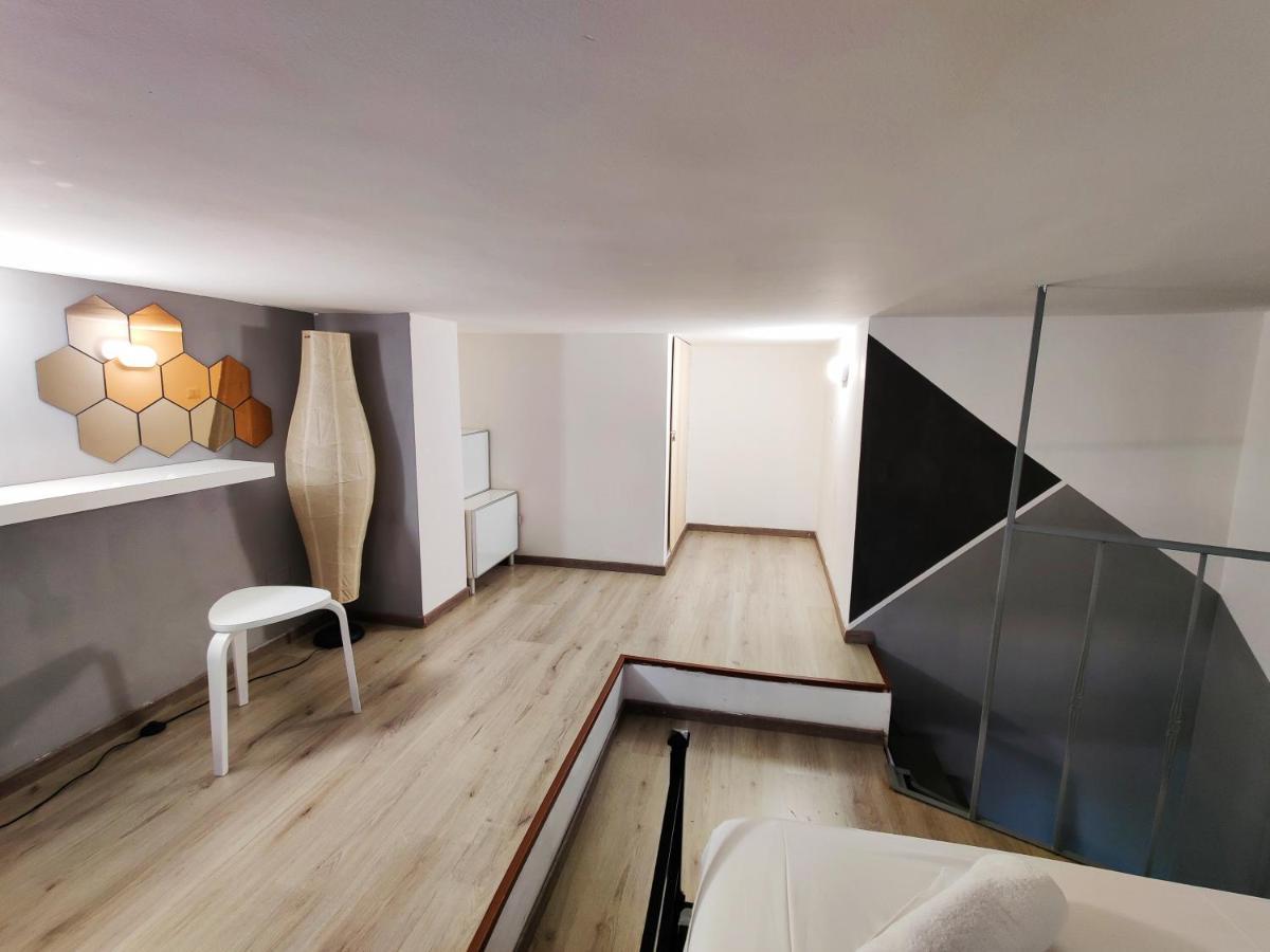 What An Up Apartment Milan Bagian luar foto