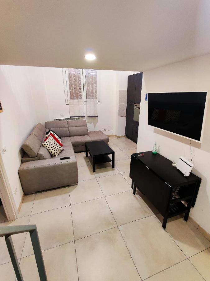 What An Up Apartment Milan Bagian luar foto